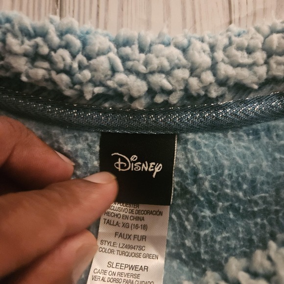 Disney Stitch Ohana Pullover Womens XL Turquoise Sherpa Fleece Soft LZ499475C‎ - Picture 2 of 8